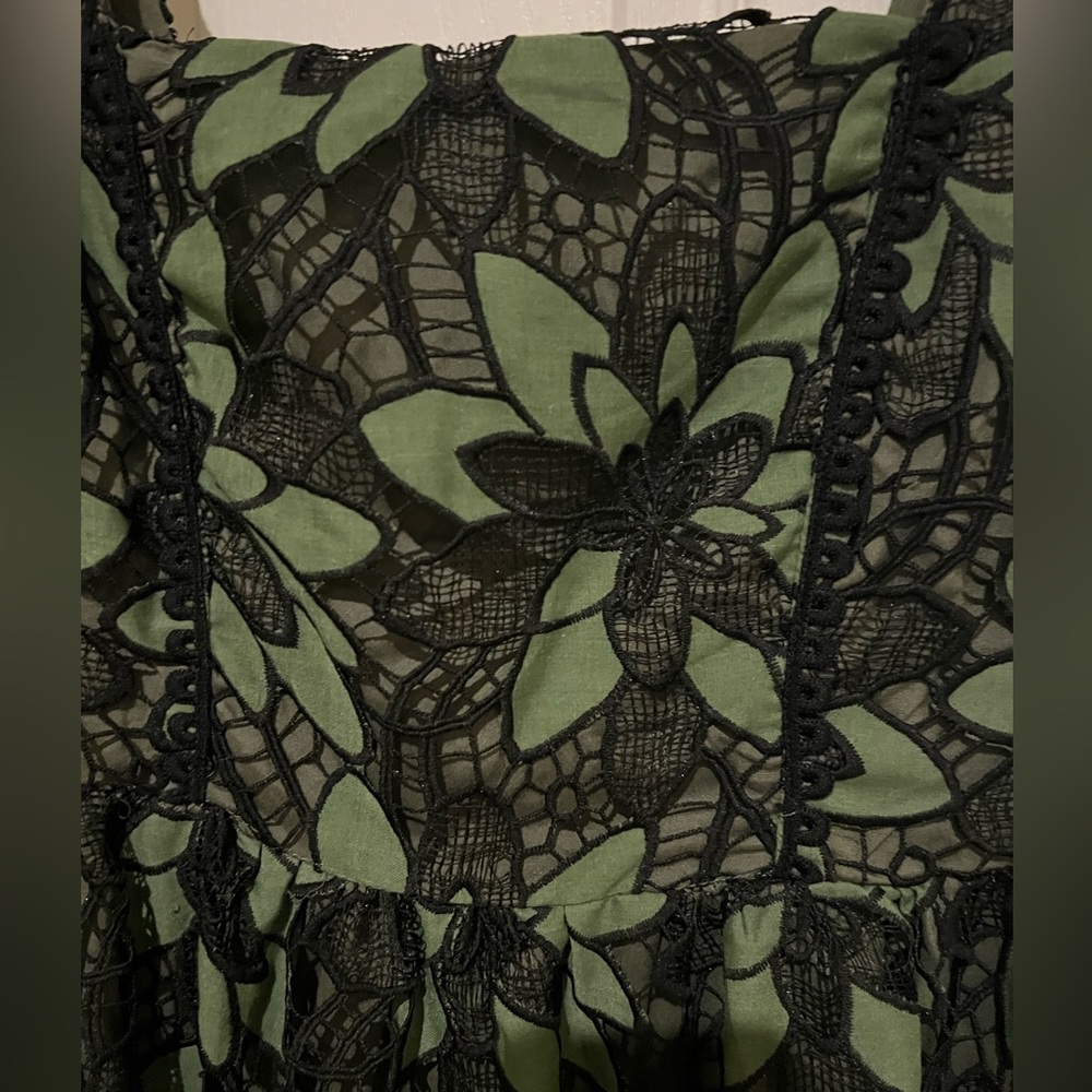 Just Me 🍄Elegant Green eyelet Lace Dress - Picture 6 of 12